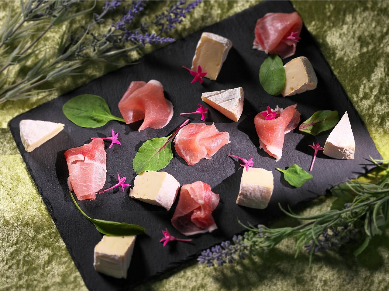 北海道カマンベールと生ハム