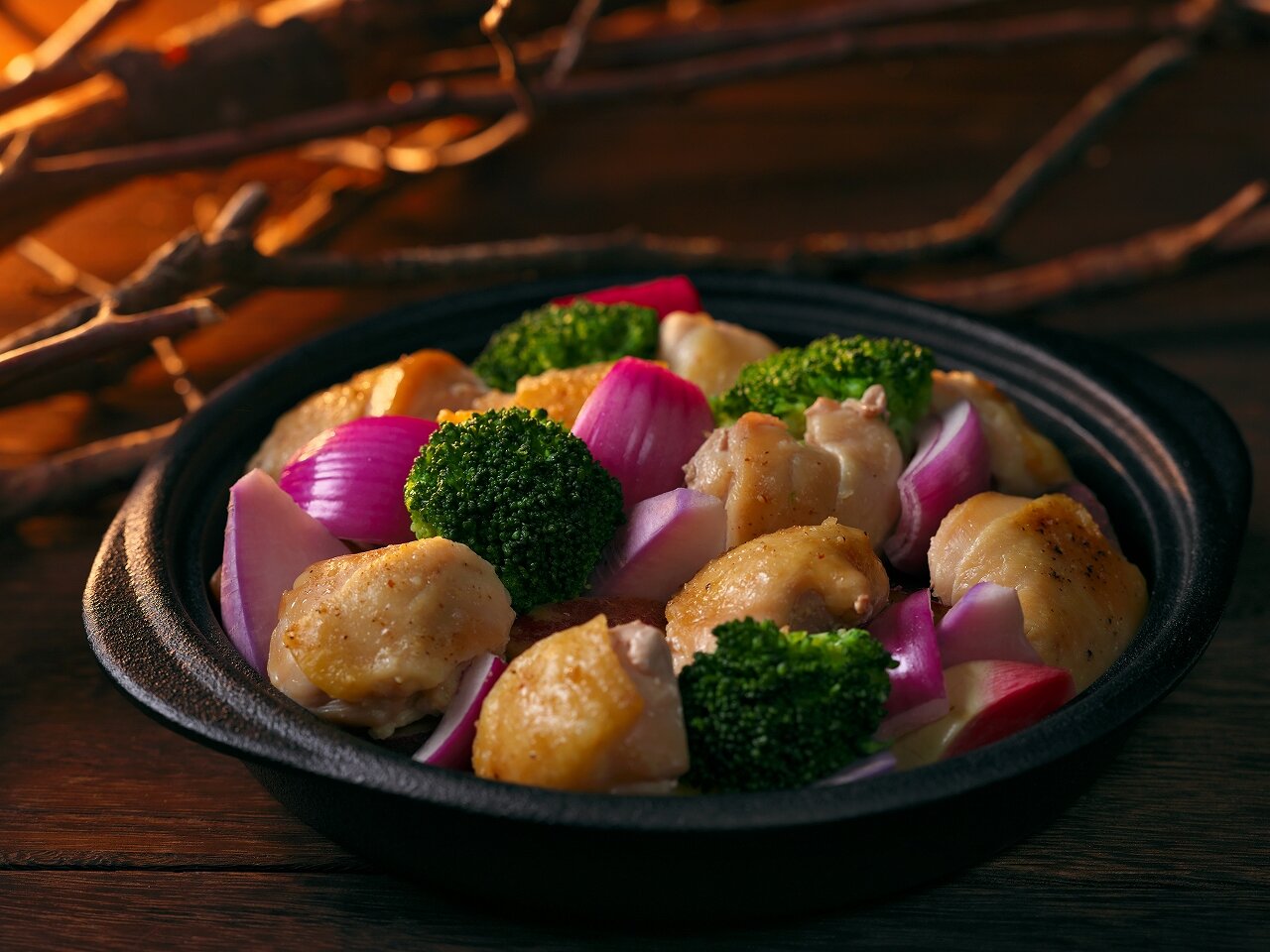 チキンと彩り野菜のタジン鍋