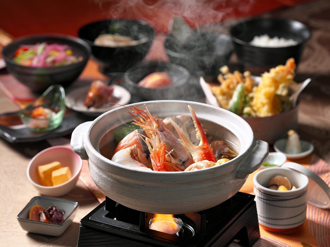 【年末年始は最上階レストランで特別な夜を】和食御膳×ワンドリンク付き贅沢ステイ〈夕朝食付き〉