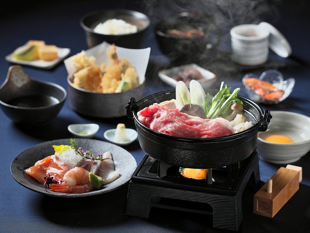 【最上階レストランで特別な夜を】和食御膳×おすすめワンドリンク付き贅沢ステイ〈夕朝食付き〉